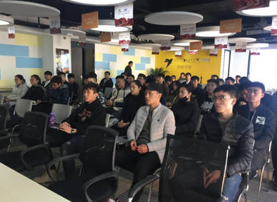 紅青團(tuán)創(chuàng)始人劉文軍赴西安頤高電商園交流分享會(huì) 探索電子商務(wù)信息咨詢新路徑